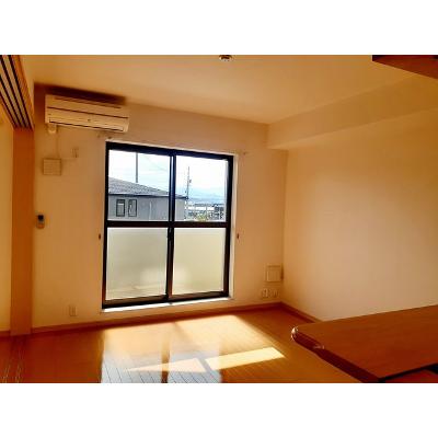 チャロ 201【管理NO：1-015521701-02010】 ★家具家電は申し込み後に搬入します★ ★2026年10月上旬入居可能★の物件画像