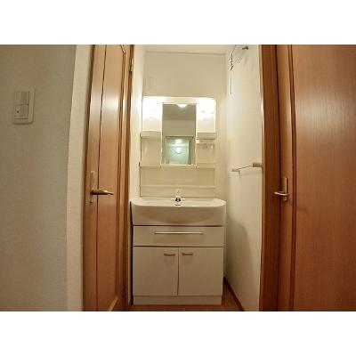 グレイシャス 104【管理NO：1-014631701-01040】 ★家具家電は申し込み後に搬入します★の物件画像