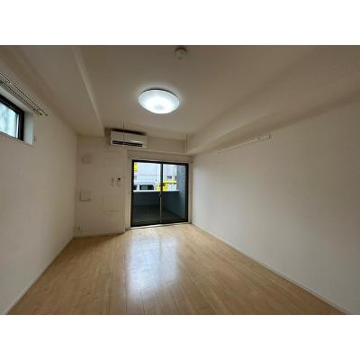 ヴェルジェクワトロ 101【管理NO：1-022376401-01010】 ★家具家電は申し込み後に搬入します★の物件画像