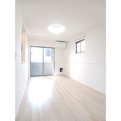 ロンガ　ヴィータ和泉Ⅱ 101【管理NO：1-026210701-01010】 ★家具家電は申し込み後に搬入します★の物件画像