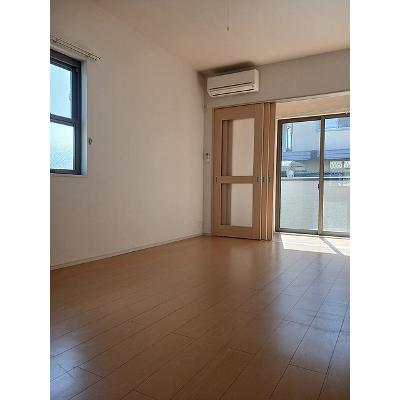 グラース 102【管理NO：1-017500101-01020】 ★家具家電は申し込み後に搬入します★の物件画像