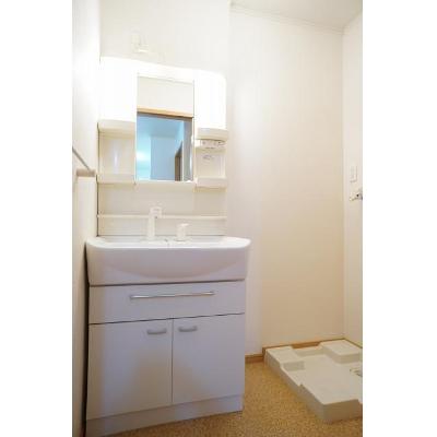 フローラ 102【管理NO：1-015086501-01020】 ★家具家電は申し込み後に搬入します★ ★2026年11月上旬入居可能★の物件画像