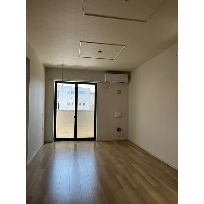 サングランス 103【管理NO：1-020775302-01030】 ★家具家電は申し込み後に搬入します★ ★2026年11月上旬入居可能★の物件画像