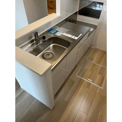 サングランス 103【管理NO：1-020775302-01030】 ★家具家電は申し込み後に搬入します★ ★2026年11月上旬入居可能★の物件画像