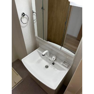 サングランス 103【管理NO：1-020775302-01030】 ★家具家電は申し込み後に搬入します★ ★2026年11月上旬入居可能★の物件画像