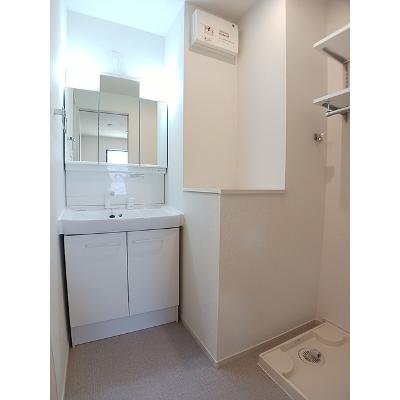 シャイニング 102【管理NO：1-025087701-01020】 ★家具家電は申し込み後に搬入します★の物件画像