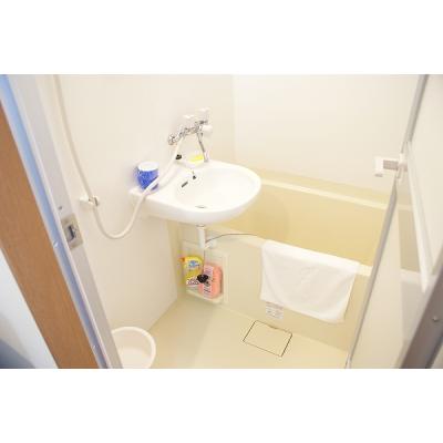 アパートメント四季【4号室】禁煙ルーム♪閑静な住宅街！♪バス・トイレ別♪インターネット無料♪オートロック完備　駐車場付き🚗の物件画像