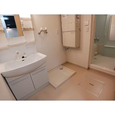 バース　プレイス 102【管理NO：1-019028801-01020】 ★家具家電は申し込み後に搬入します★の物件画像