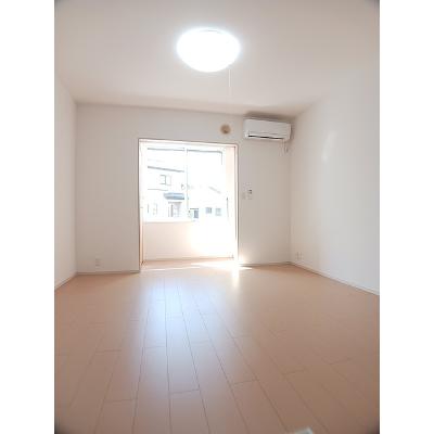 ベル　アルブル 102【管理NO：1-018245401-01020】 ★家具家電は申し込み後に搬入します★の物件画像