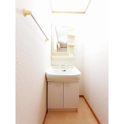 シュトローム・ティー 201【管理NO：1-012347801-02010】 ★家具家電は申し込み後に搬入します★ ★2026年11月上旬入居可能★の物件画像