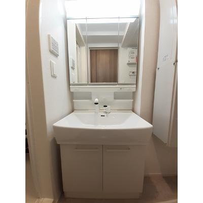 ディミータ 105【管理NO：1-026819303-01050】 ★家具家電は申し込み後に搬入します★の物件画像