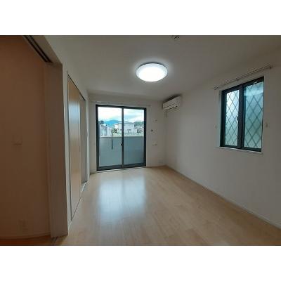 フィオーレ華 103【管理NO：1-022420201-01030】 ★家具家電は申し込み後に搬入します★ ★2026年10月下旬入居可能★の物件画像