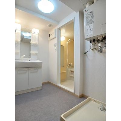 クロムシード 402【管理NO：1-016302101-04020】 ★家具家電は申し込み後に搬入します★ ★2026年10月中旬入居可能★の物件画像