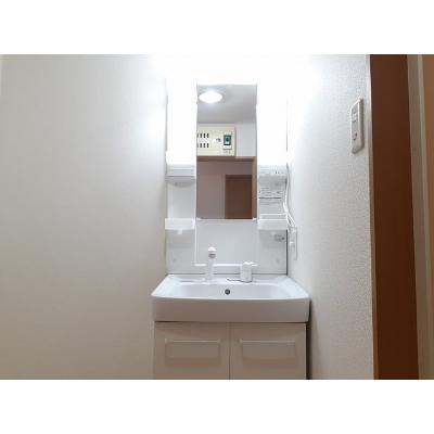 ヴィラージュ 303【管理NO：1-007400101-03030】 ★家具家電は申し込み後に搬入します★ ★2026年10月下旬入居可能★の物件画像