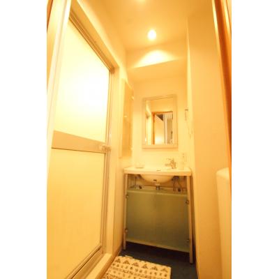 メゾンドシャルマン【102号室】駅チカ２駅５路線利用可で利便性◎　敷地内LUUPあり！　【インターネット無料・カード決済可・安心のオートロックつき！】コンビニ至近🚙の物件画像