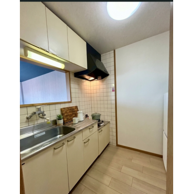 ✨ Wi-Fi無料 📶 稲沢駅より徒歩９分 🚙 対面キッチンに広々角部屋♪  🔶マンスリーベースＪＰ🔶　【G036】の間取り図